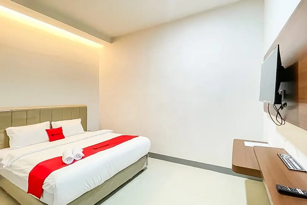 RedDoorz Plus Near Kebun Raya Bogor