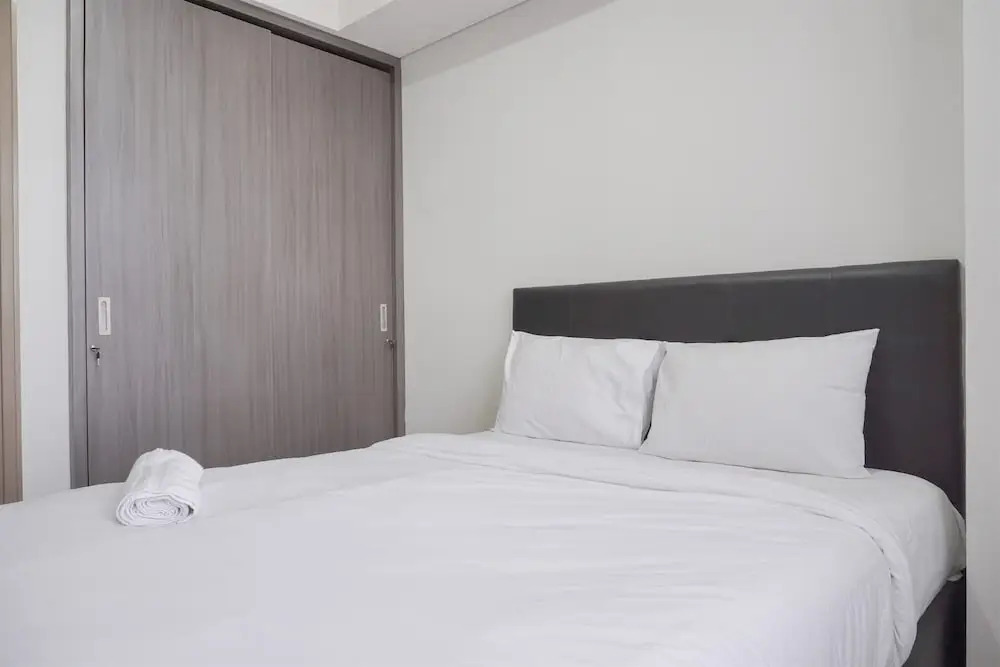 Comfortable and Minimalist 2BR at Gold Coast Apartment By Travelio