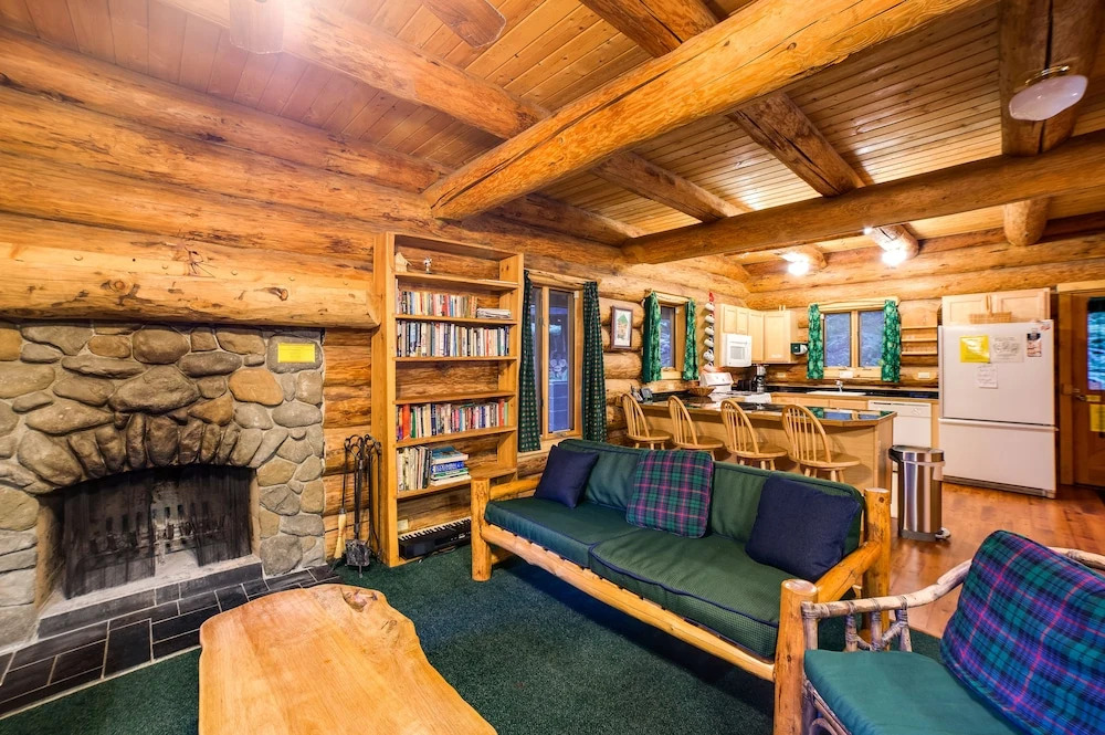 Mt. Baker Lodging Cabin 47 – Hot Tub, BBQ, Sleeps 10! by MBL