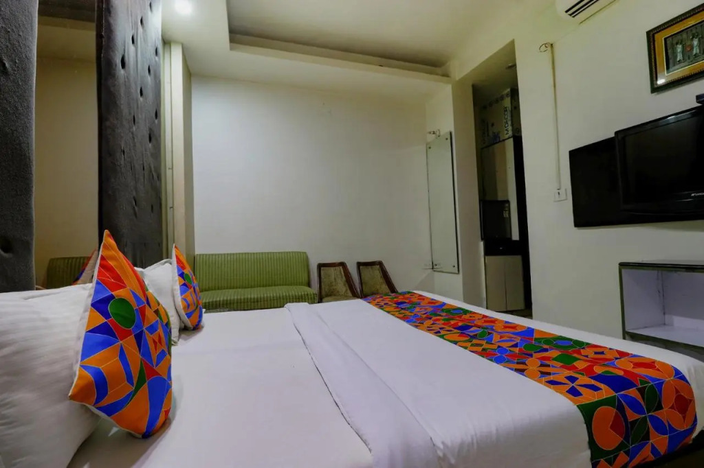 FabHotel Yug Villa