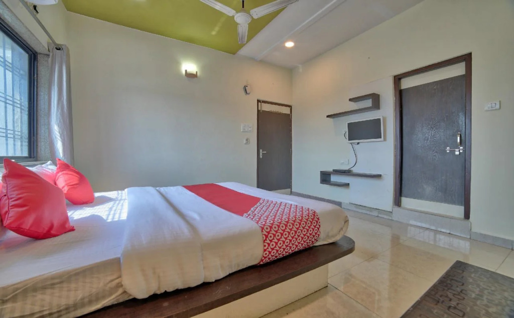 Hotel Risha by OYO