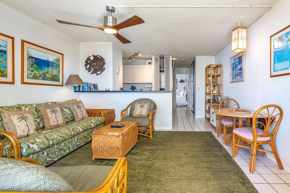 Ocean Front & Budget Friendly: Maalaea Banyans 204 - The Perfect Couples Getaway