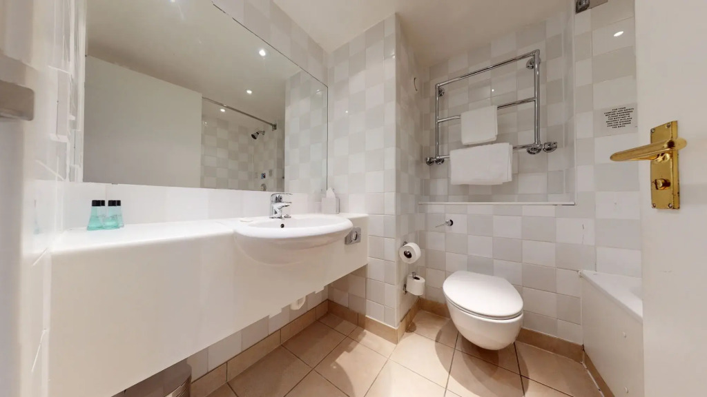 Holiday Inn Edinburgh Zoo by IHG