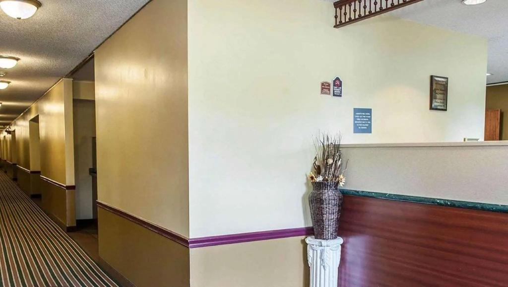 Royal Inn Rockville IN by Hotel O