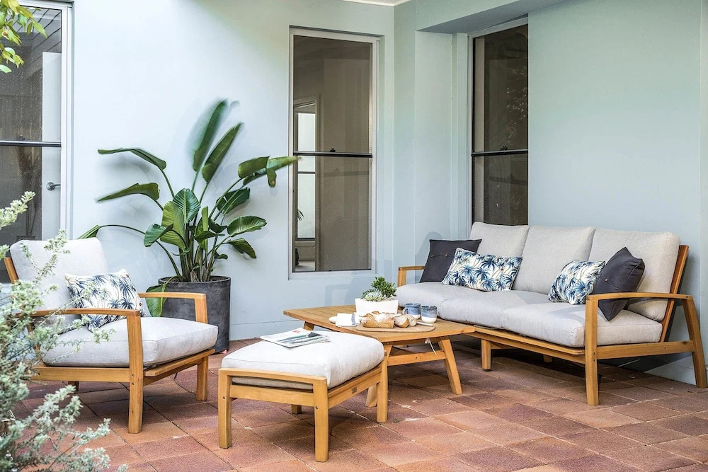 A PERFECT STAY - Shore Beats Work