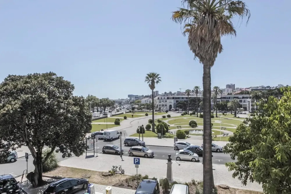 Rent4Rest Estoril Beachfront Apartments