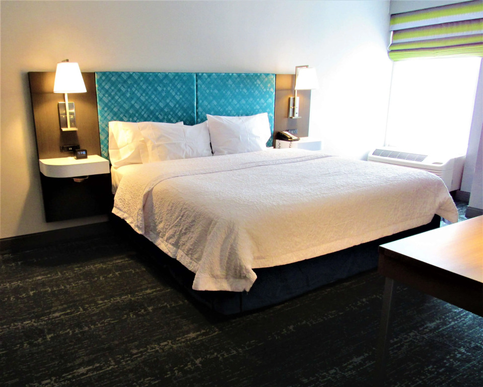 Hampton Inn & Suites Newtown