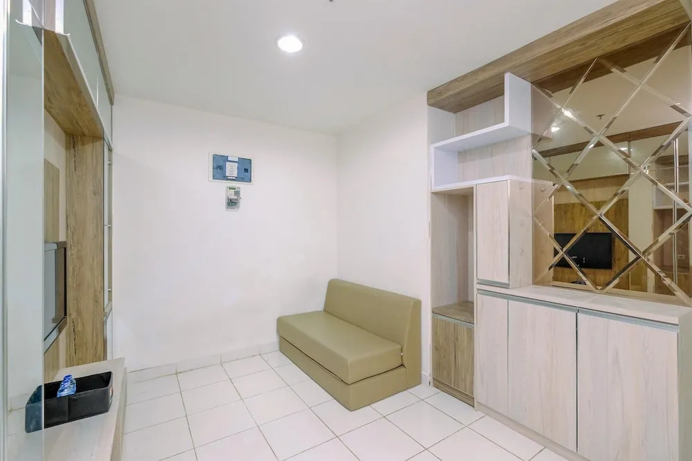 Homey And Comfy 2Br Sentul Tower Apartment
