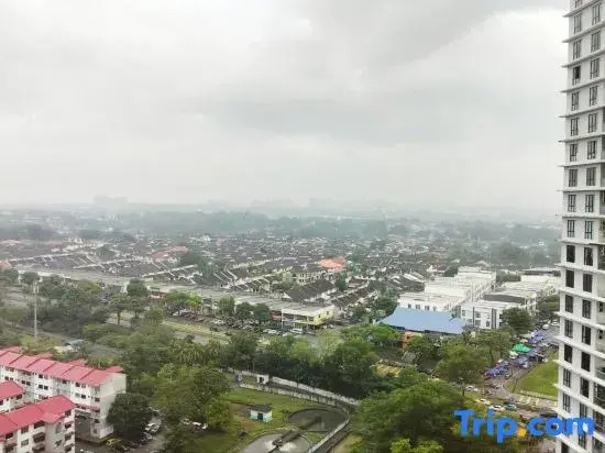 Paradigm Residences 1 BR, above Paradigm Mall ,up to 5 Person