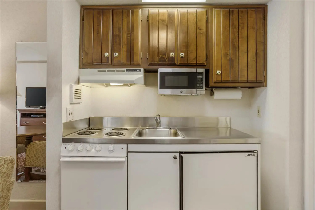 Best Western PLUS Morristown Inn-Florham Park