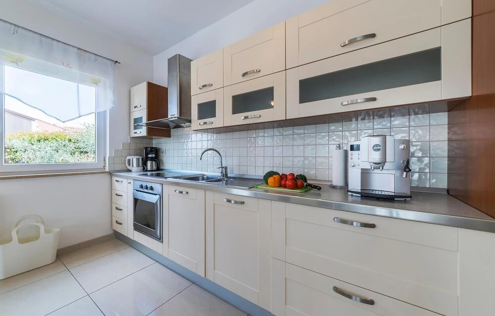 Amazing Apartment in Banjole With Outdoor Swimming Pool, Wifi and 2 Bedrooms