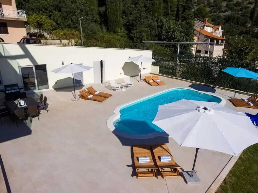 Five Bedroom Villa with Private Pool & Sea View