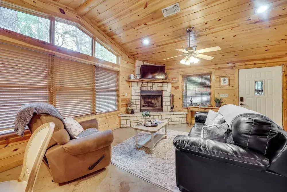 Hot Tub & Deck: Broken Bow 'azalea House'