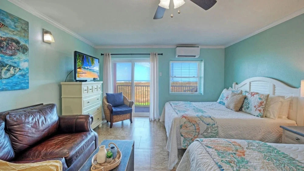 Ocean View Efficiency by Avantstay Walk to Beach + Boardwalk + Golf Cart Zone 2 Pools + Pickleball Access