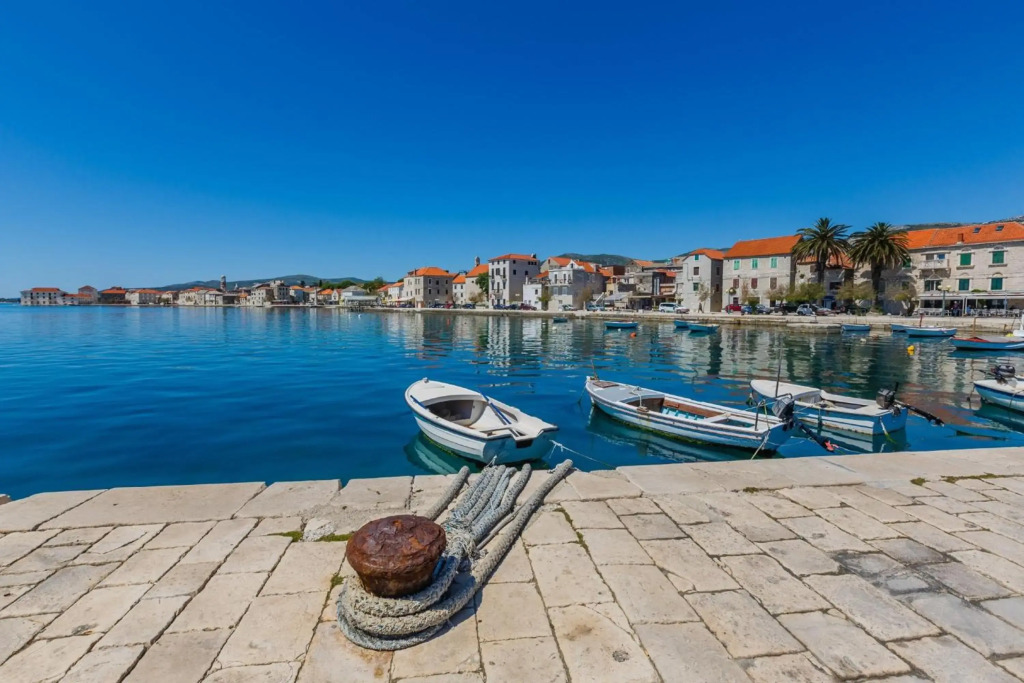 A1 - Spacious apt on the Seafront With Terrace