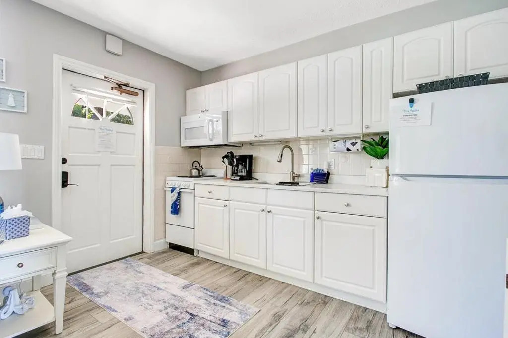 Five Palms Suite 103 - Daily - Weekly - Monthly
