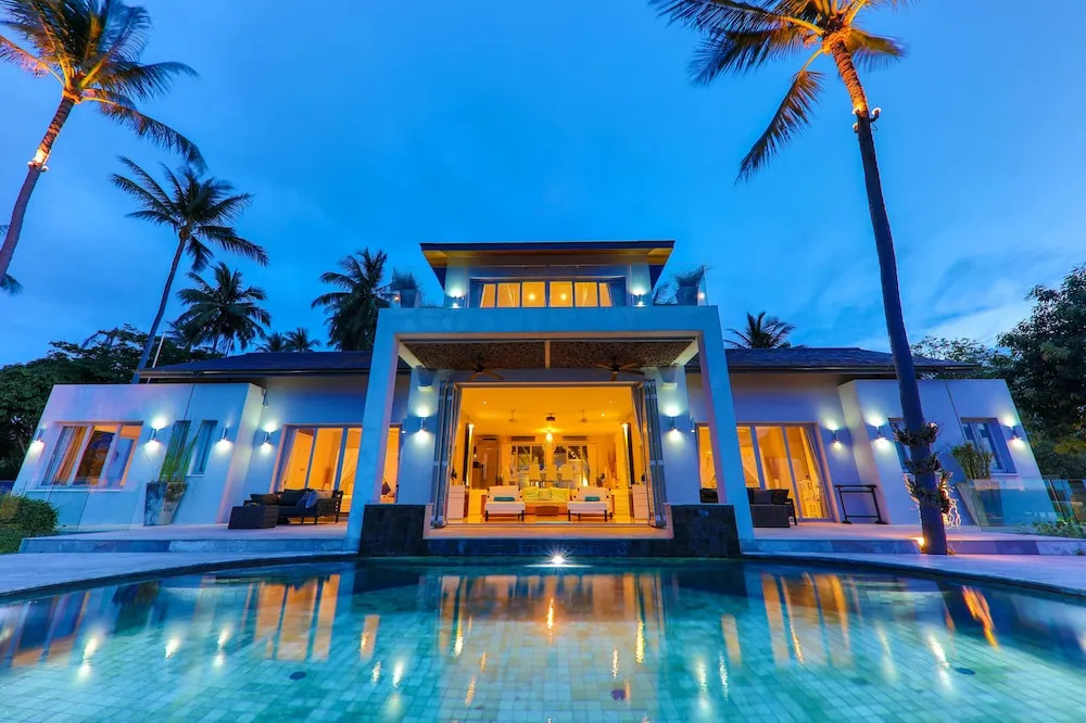 Villa Sarasuz is a 5 Star Luxury Villa Located on the Prestigious Bophut Hill