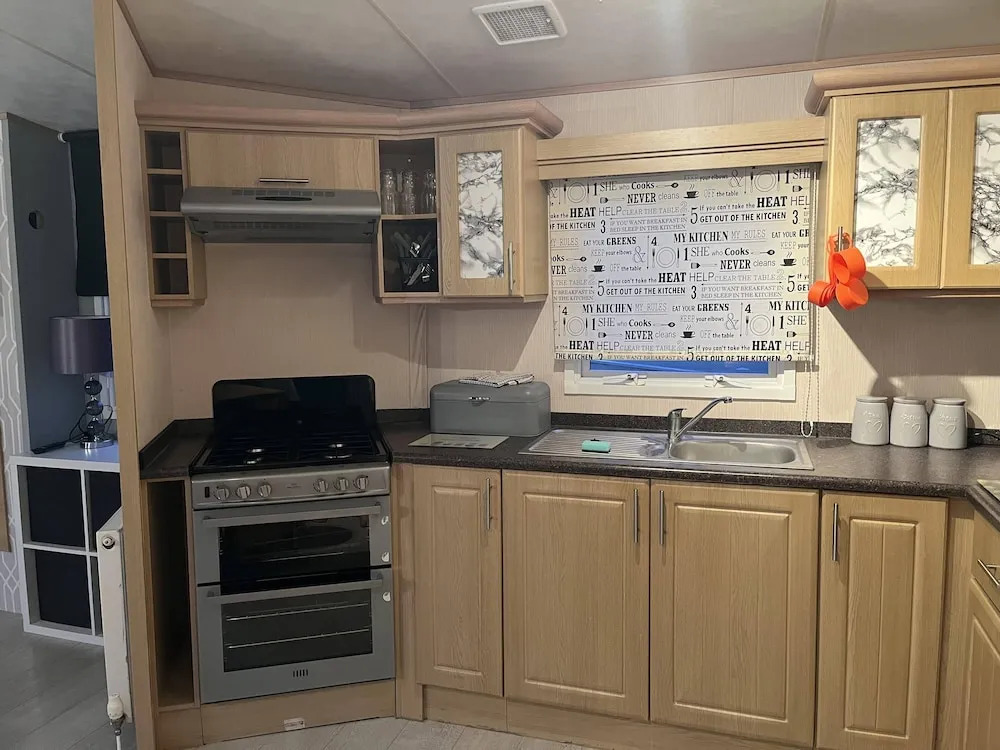 3 Bedroom 6 Berth Pets go Free van With Decking