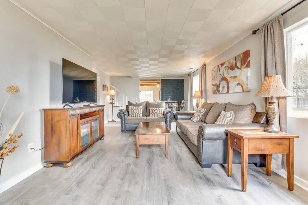 Family-friendly Ontario Home in Central Location!