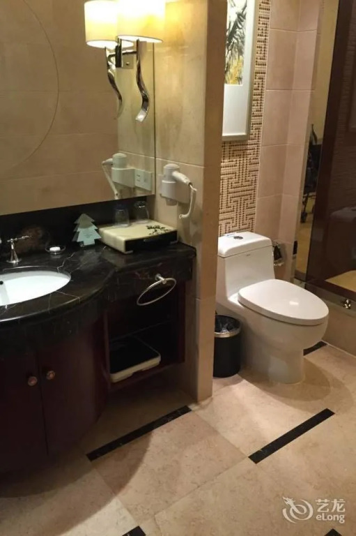 Dingding International Hotel