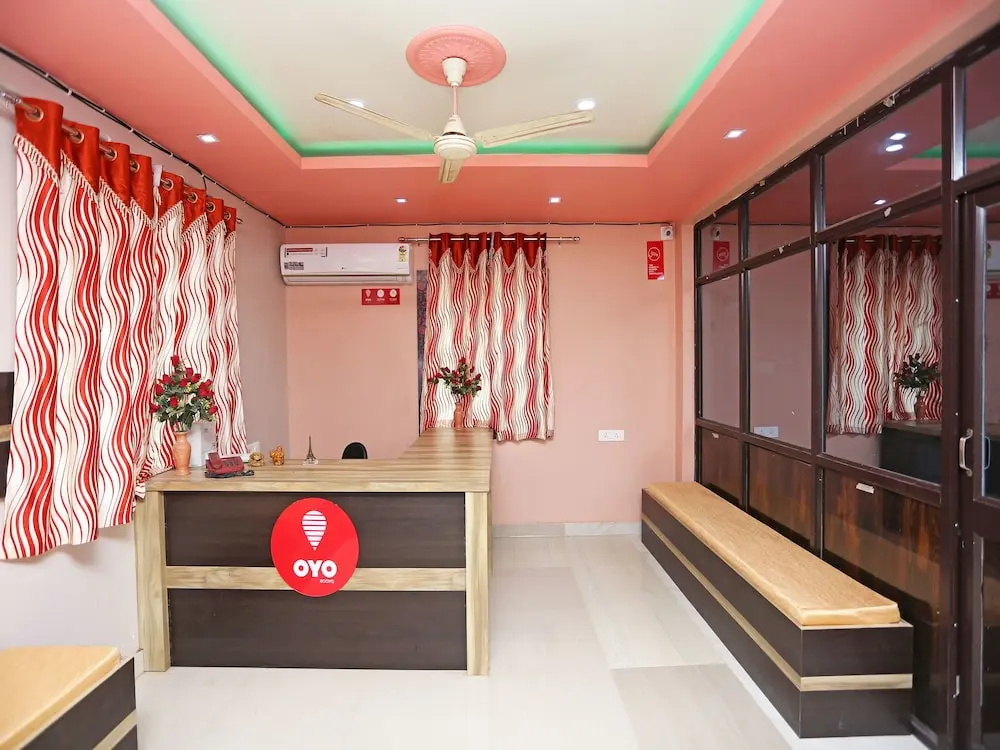 OYO 9842 Hotel Shibani & Suhani