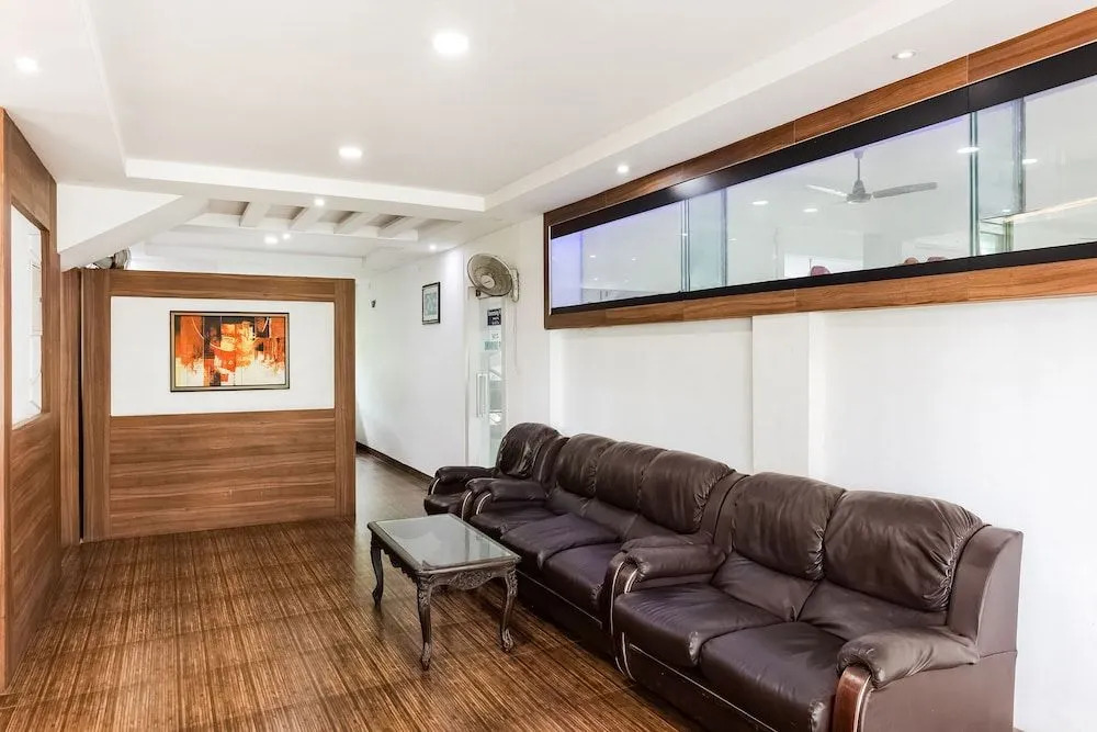 OYO Flagship 22598 Oval Retreat