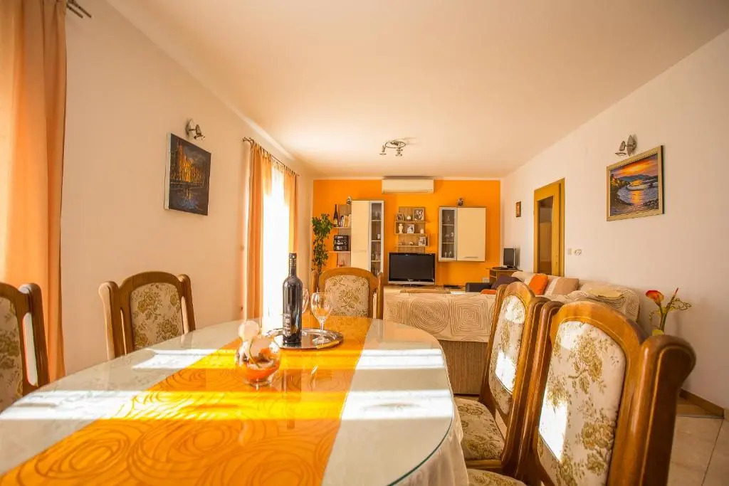 Apartments villa Mira