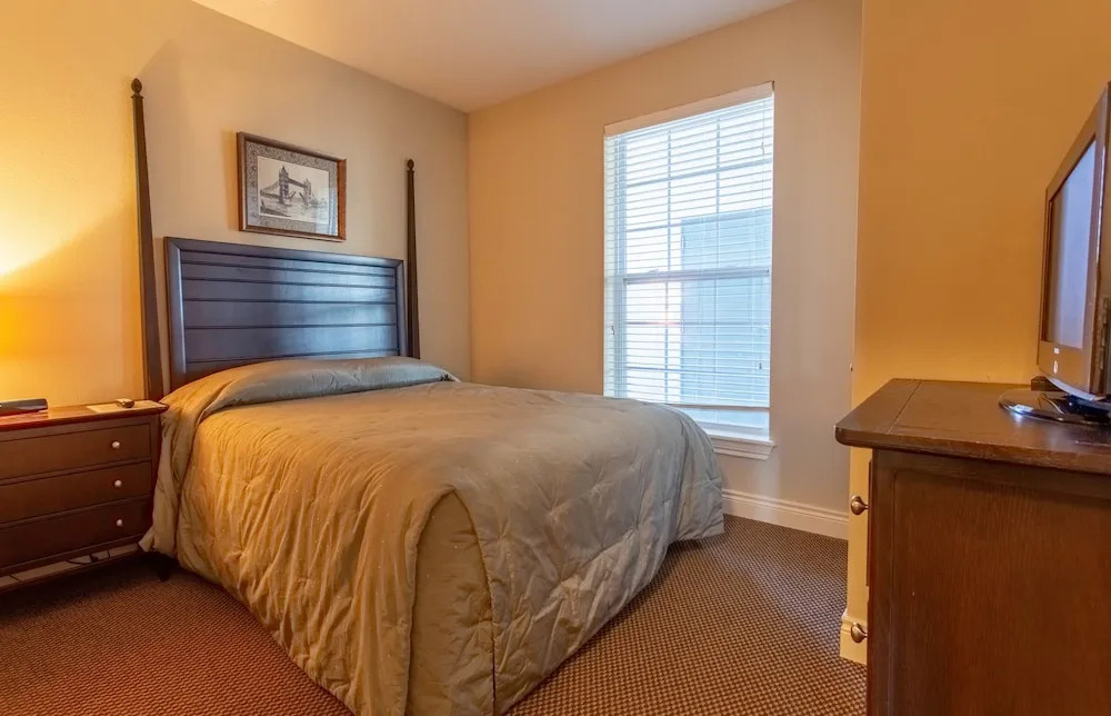 Great Gatsby 2 Bedrooms 2 Bathrooms Condo