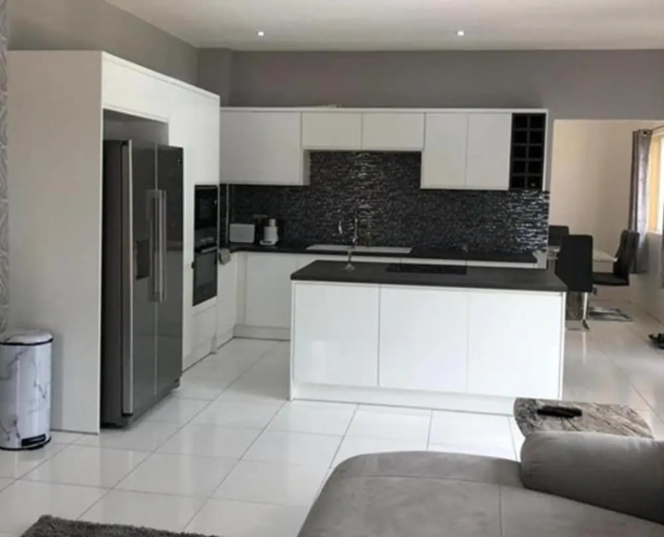 Stunning 3-bed Apartment in Rodney Bay