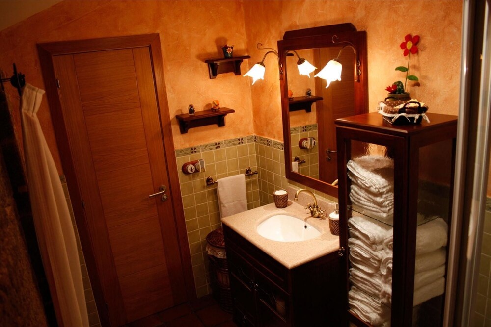 House With 5 Bedrooms in Cuntis, With Wonderful Lake View, Private Poo