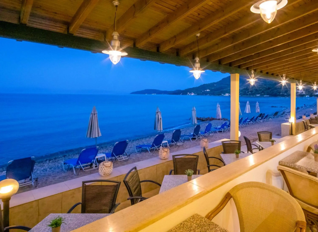 Rossis Beach Hotel