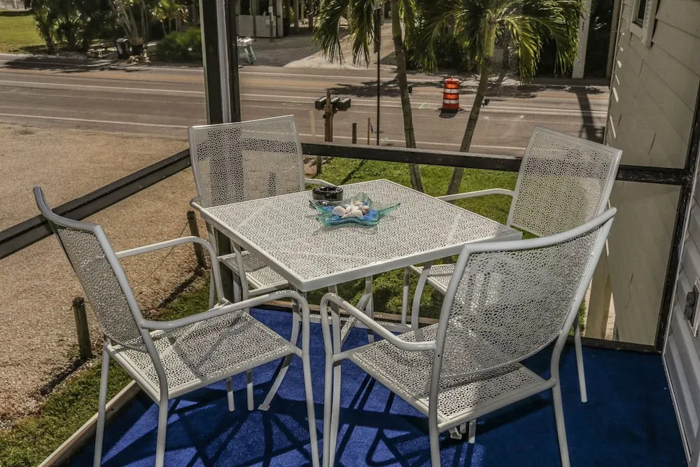 5301 Estero Serendipity Manor