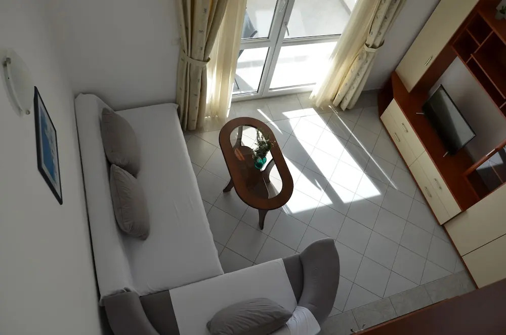 Apartments Pirovcanka