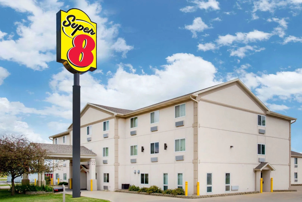 Burgundy Inn & Suites