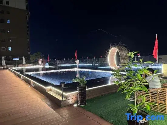 Rongjiang Tianchi Qiyue Hotel (Cunchao Football Field)