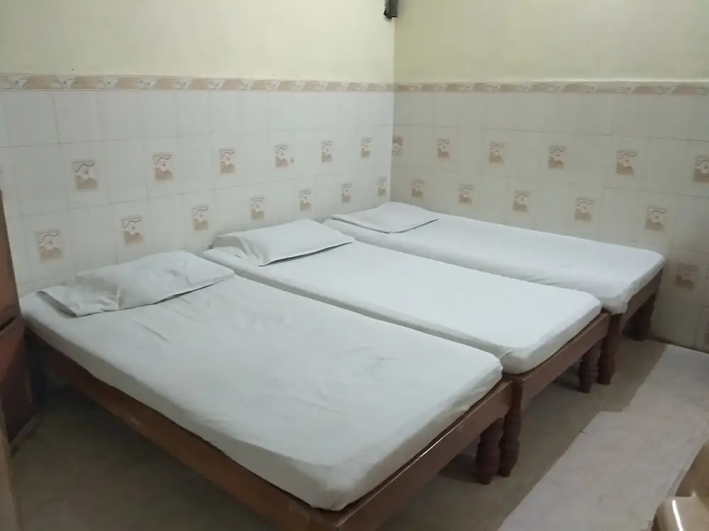 Iroomz Sai Relax Resiodency