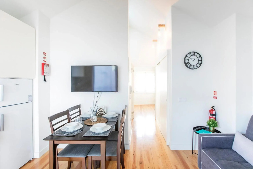 LovelyStay - Cozy 1BR in Santa Catarina w/ Balcony