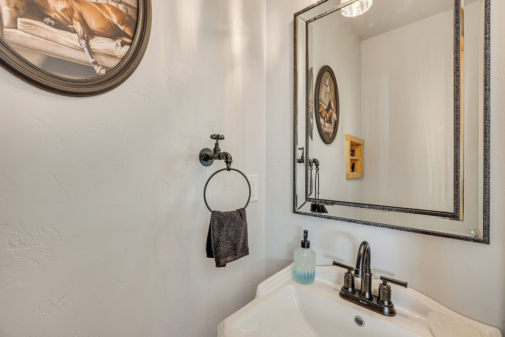 1 Blk to Main St! Crystal Connection Montrose Home