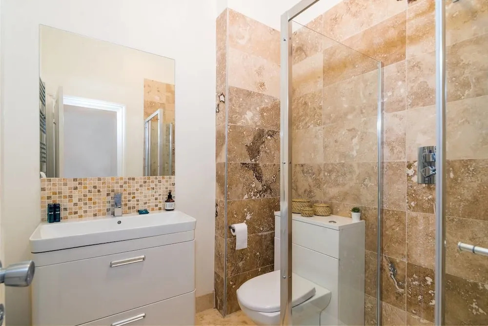Modern 2BR Home in West London!
