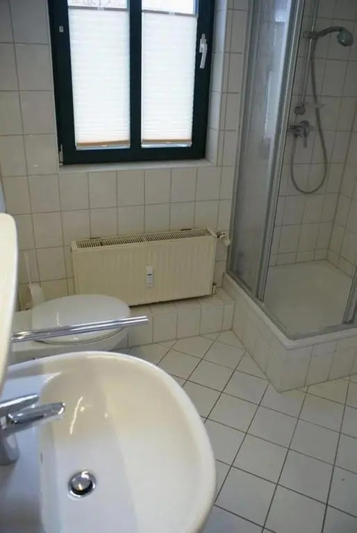 Altstadtleben mit Parkplatz - ABC264