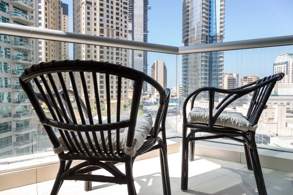 Perfect location! 1BR with best views to Marina