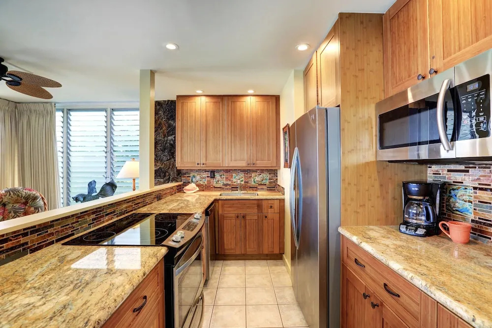 Pikake #a6 2 Bedroom Condo by RedAwning