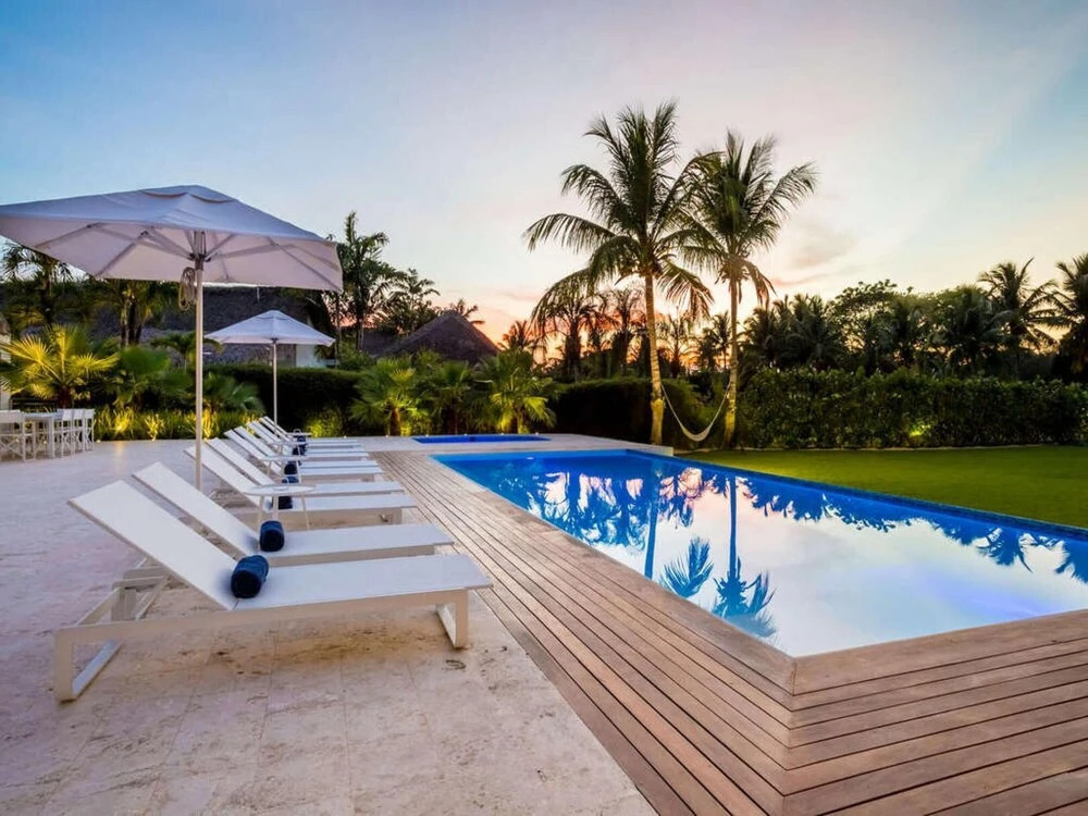 Sunny Vacation Villa 65