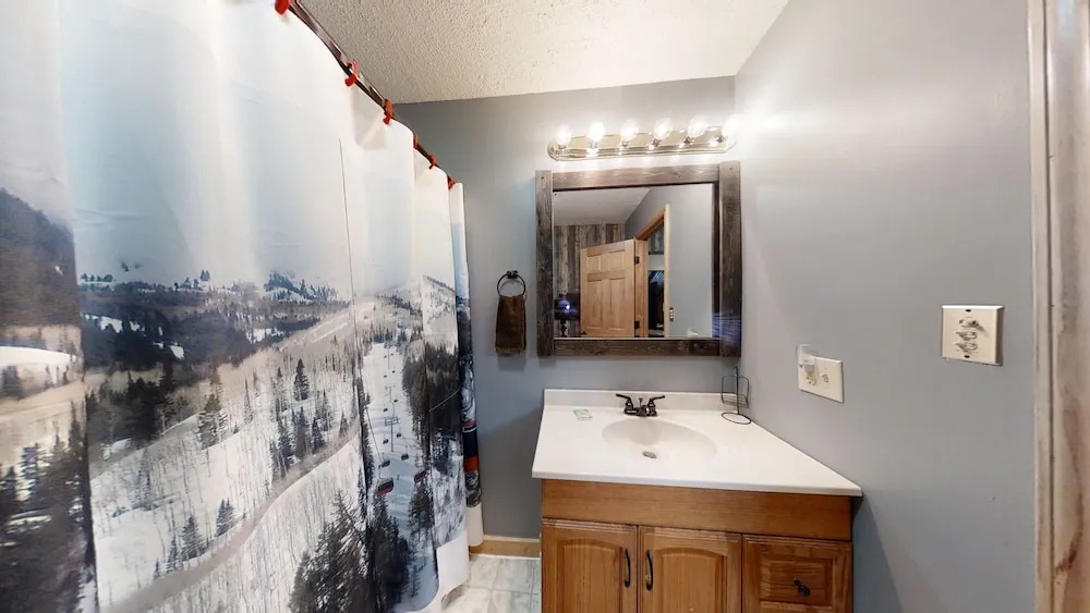 Alpine Vista - 3 Br cabin by RedAwning