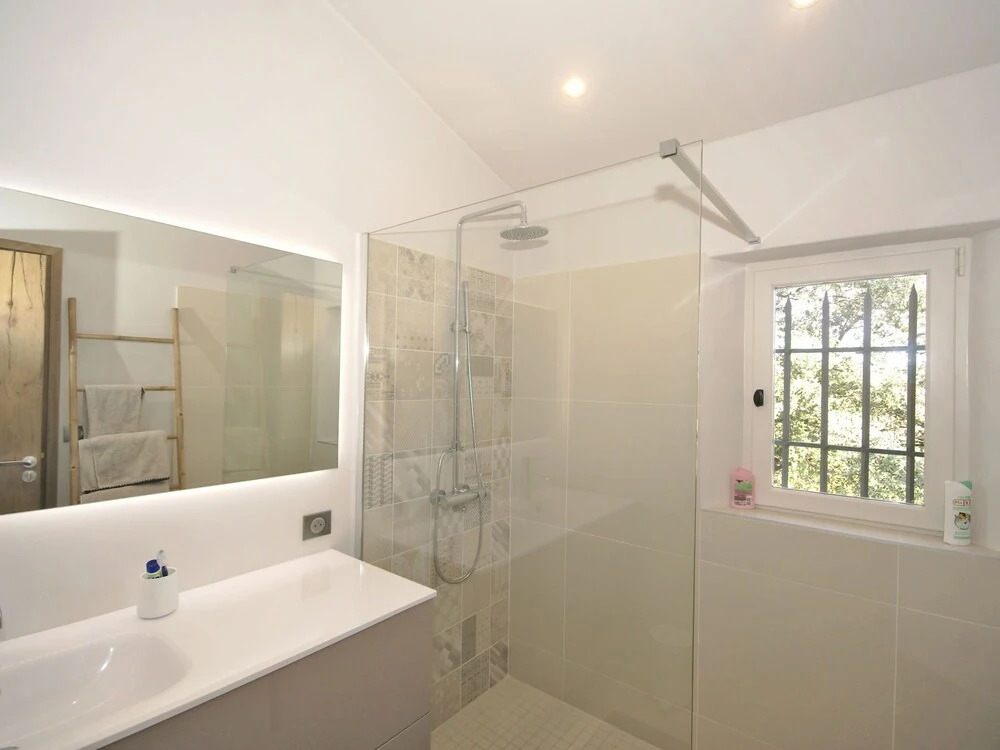 Beautiful Villa With air Conditioning, Large Private Swimming Pool and Near St. Remy-de-provence