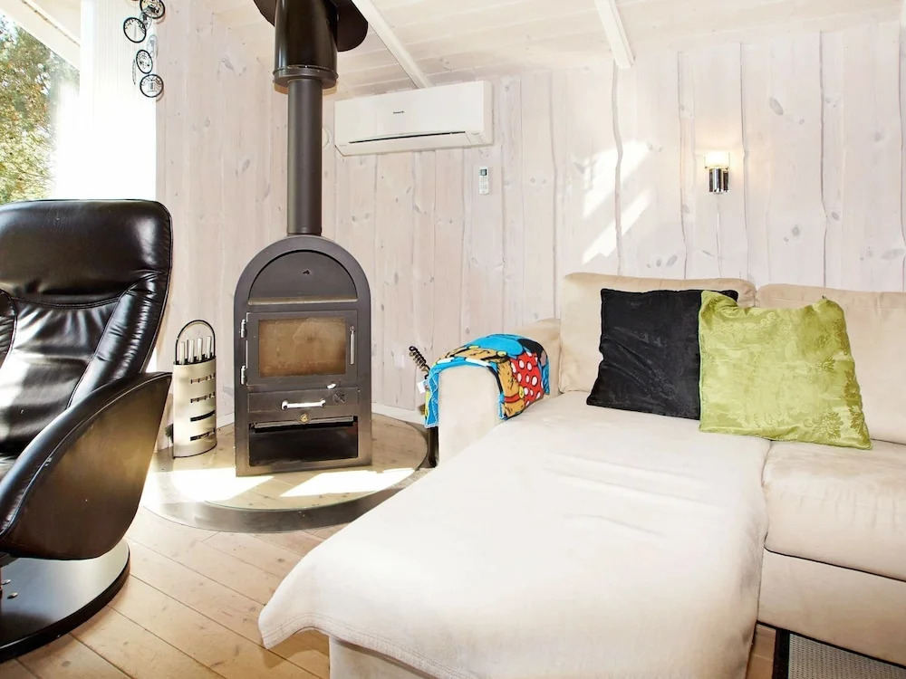 Cosy Holiday Home in Hemmet Near Sea