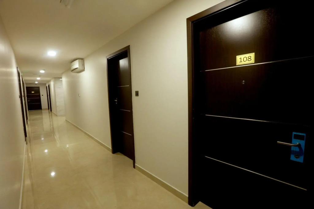OYO 118 Golden Crown Hotel