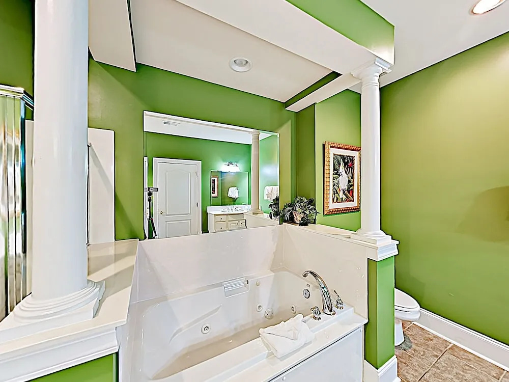 Updated Edgewater By Golfing & Waterway 4 Bedroom Condo