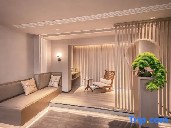 Yinlu Hotel (Zhengzhou Railway Station West Square Erqi Wanda Plaza)