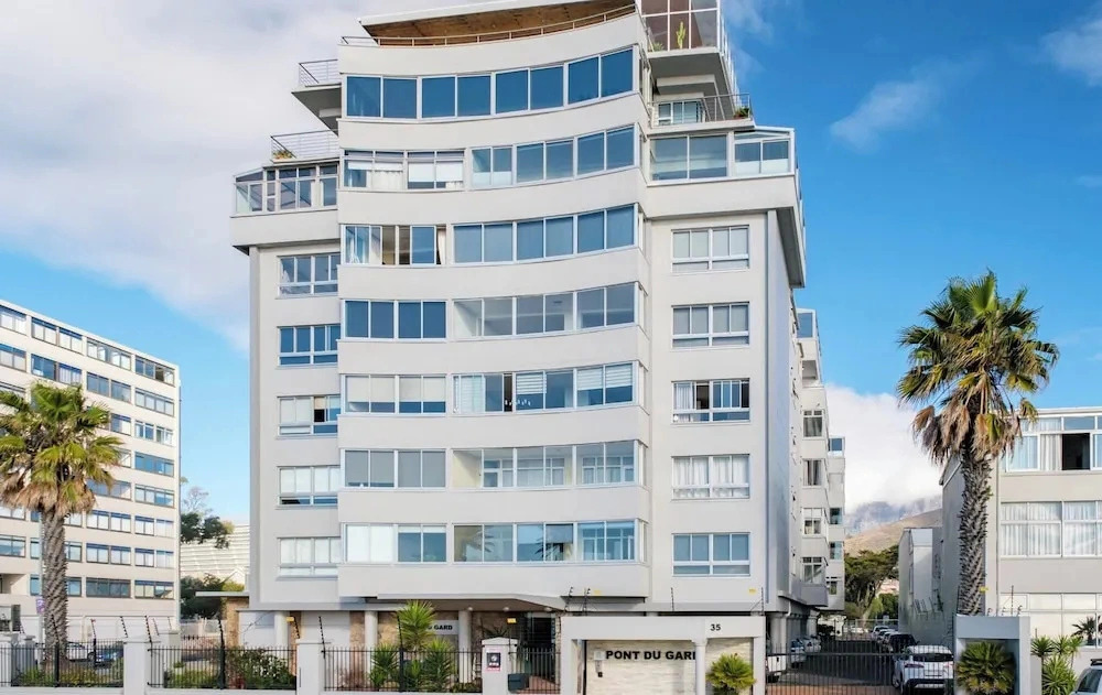 Mouille Point 1 Bed w Sea Views Skyshore Apartment